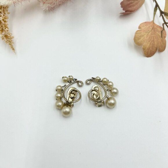 Vintage Coro Faux Pearls Clip on Earrings - Picture 4 of 5